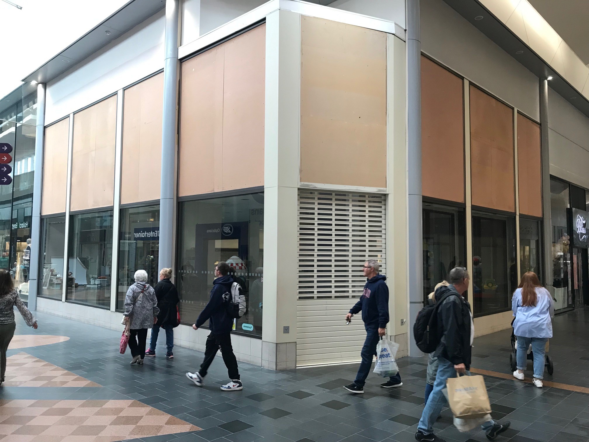 Photo of Unit SU30, Golden Square Shopping Centre