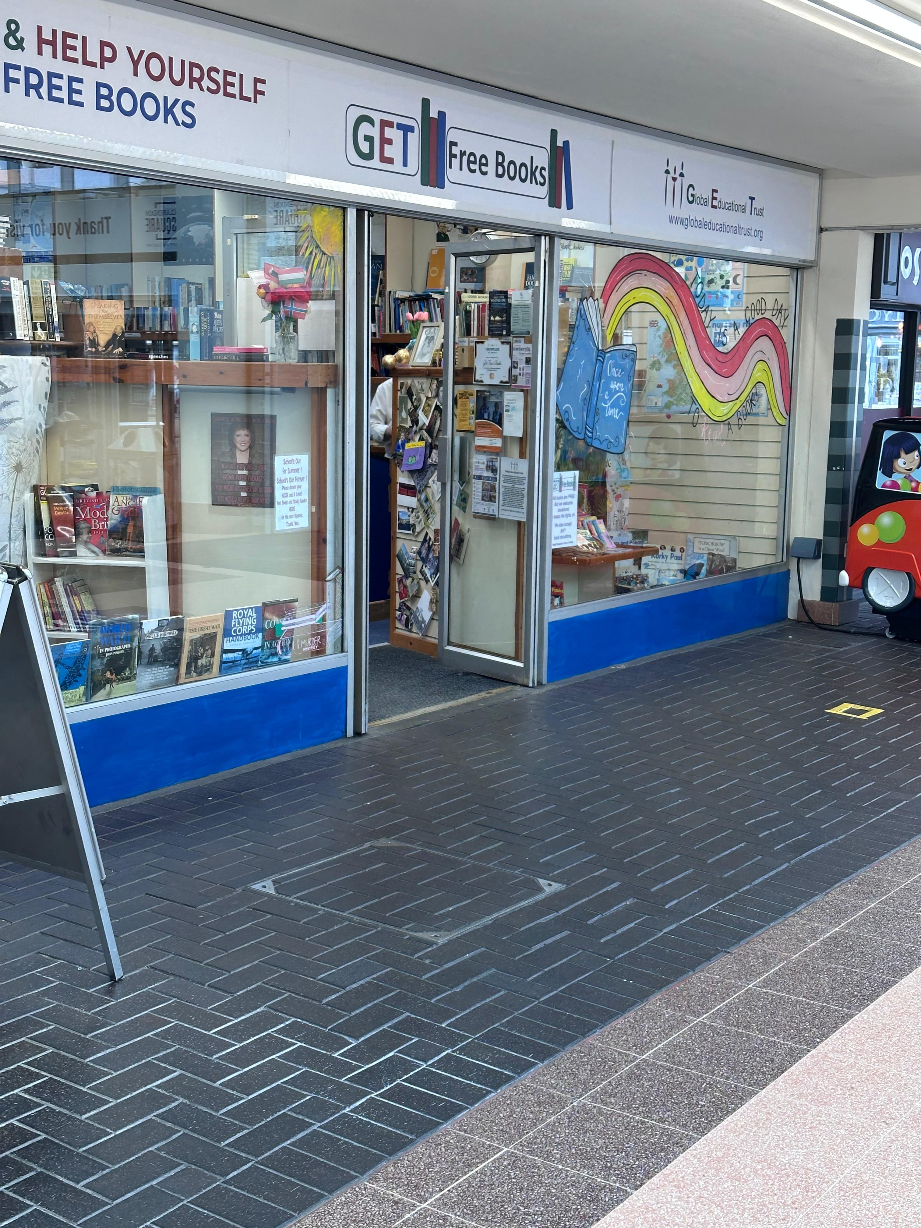 Photo of 37 Rutherford Way, Clarendon Square Shopping Centre