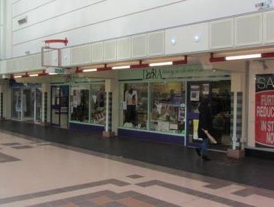 Photo of 25-27 The Mall, Clarendon Square Shopping Centre